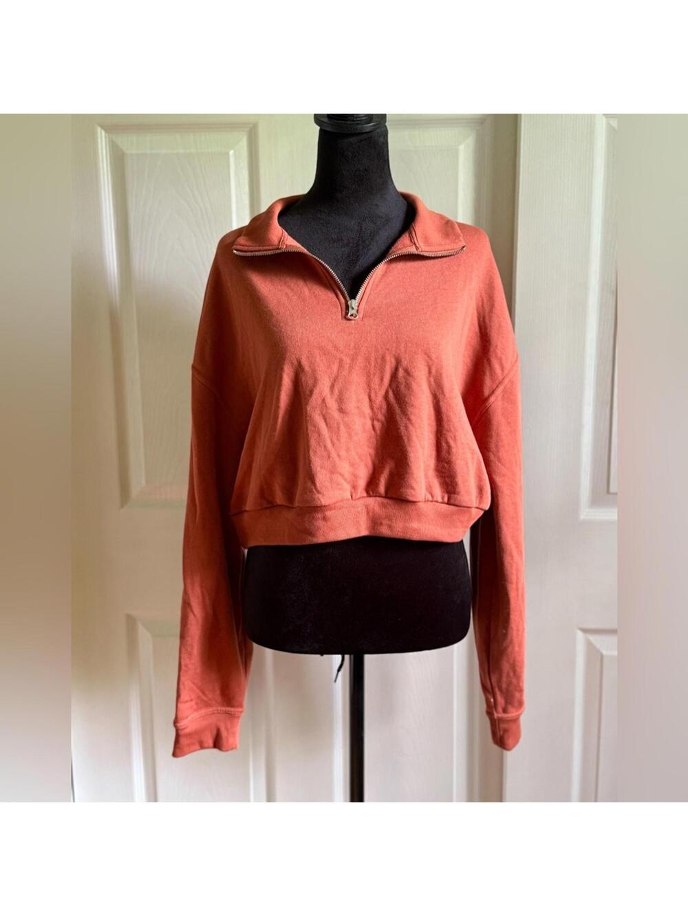 Women's Top | Cropped Quarter Zip | Levi's | Size L